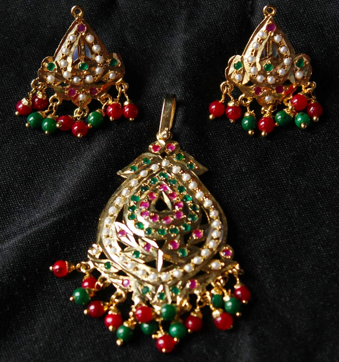 Jadau pendant set on sale designs