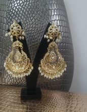 Load image into Gallery viewer, White Jadau Jhumka Earrings