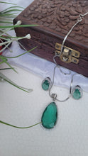 Load image into Gallery viewer, Aqua green diamond pendant set