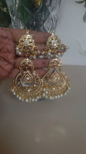 Load image into Gallery viewer, White Jadau Jhumka Earrings