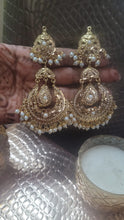 Load image into Gallery viewer, White Jadau Jhumka Earrings