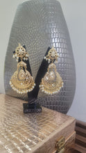 Load image into Gallery viewer, White Jadau Jhumka Earrings