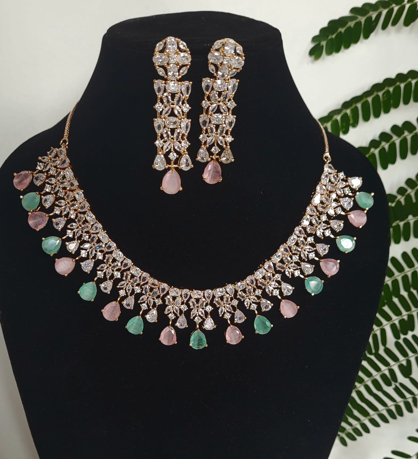 Light green hot sale necklace set